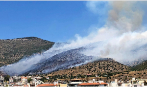 Πυρκαγιά στον Υμηττό: Κινείται προς Βούλα το μέτωπο