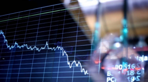 Bloomberg: Τα πρώτα σημάδια της ύφεσης εμφανίζονται από τα εταιρικά κέρδη