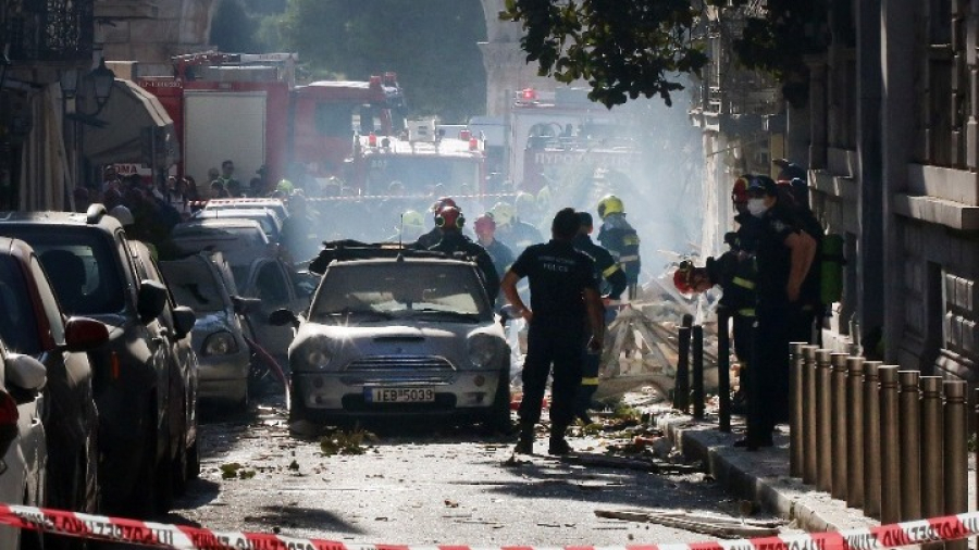 Κατάρρευση κτιρίου στην Πλάκα: Εντατικές έρευνες για αγνοούμενους, βρέθηκα μια γυναικεία τσάντα