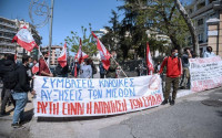 Θεσσαλονίκη: Διαμαρτυρία ξενοδοχοϋπαλλήλων στο Διοικητήριο
