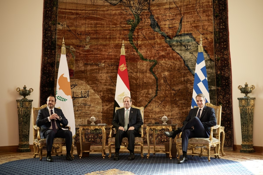 Κοινή Διακήρυξη της Τριμερούς Συνόδου Κορυφής στο Ελ Αλαμέιν: Μήνυμα Ελλάδας, Αιγύπτου και Κύπρου για θαλάσσιες ζώνες