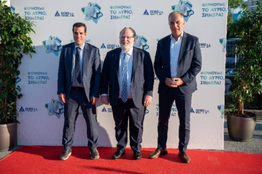 Από αριστερά, ο υπουργός Υγείας Θάνος Πλεύρης, ο διευθύνων σύμβουλος της DEMO Δημήτρης Δέμος και ο υφυπουργός Εσωτερικών, αρμόδιος για θέματα Μακεδονίας-Θράκης, Σταύρος Καλαφάτης. 