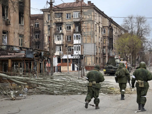 Δύο κρατούμενοι Βρετανοί στρατιώτες εμφανίζονται στη ρωσική κρατική τηλεόραση και ζητούν να τους ανταλλάξουν
