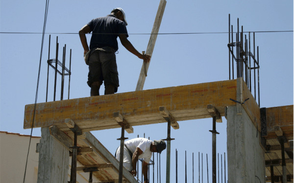 Εργασιακά: Αλλαγές σε αμοιβές και αποζημιώσεις για χιλιάδες εργατοτεχνίτες