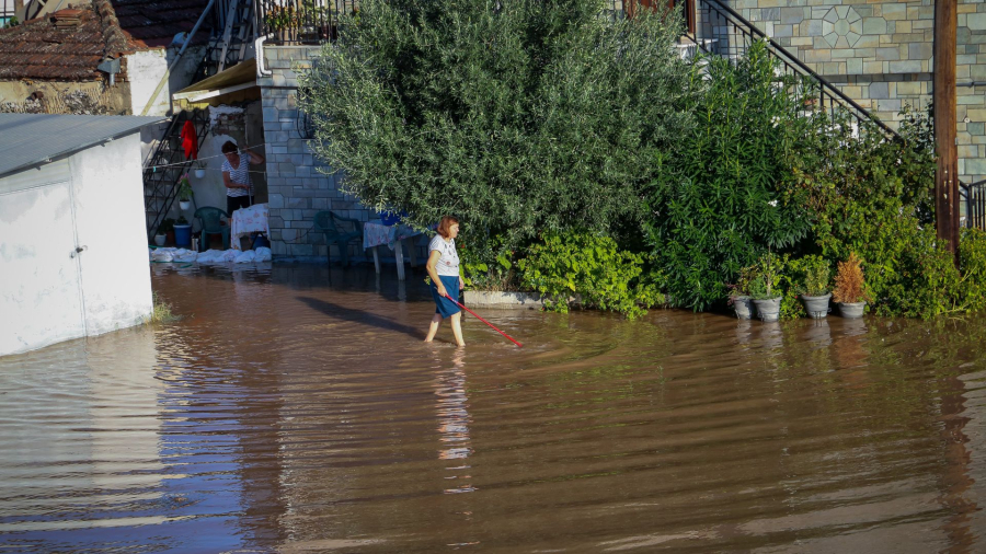 ΔΕΔΔΗΕ: Μην πλησιάζετε σπασμένες κολώνες, καλώδια
