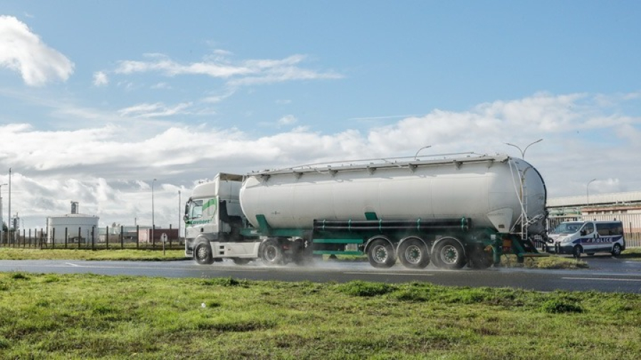 Γαλλία: "Να μη μπλοκάρουν τη χώρα" ζητεί από τους απεργούς της TotalEnergies η κυβέρνηση