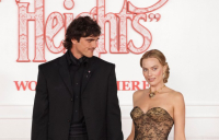 Η Μάργκοτ Ρόμπι με μυθικό κόσμημα άνω των 100 καρατίων στην πρεμιέρα της ταινίας «Ανεμοδαρμένα Ύψη»