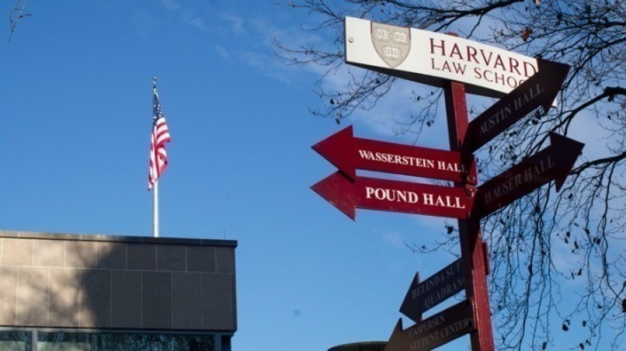 ΗΠΑ: Ο Τραμπ απαιτεί ένα δισ. δολάρια για ζημίες και τόκους από το πανεπιστήμιο Χάρβαρντ