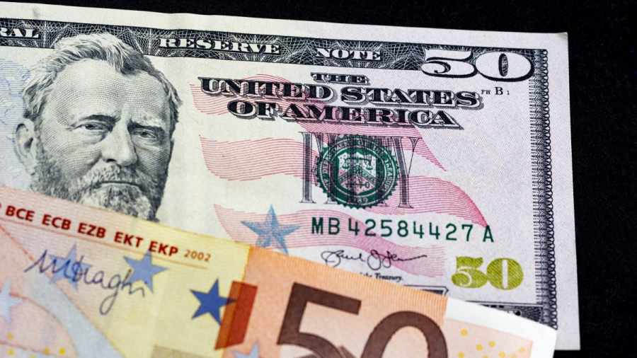 Συνάλλαγμα: Το ευρώ ενισχύεται 0,22%, στα 1,0210 δολάρια