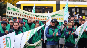Απεργούν και οι μηχανοδηγοί πλάι στους αγρότες στη Γερμανία- Σε παράλυση η χώρα