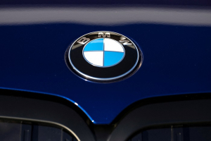Αλμα 83% για τις πωλήσεις ηλεκτρικών οχημάτων της BMW