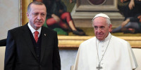 Να μπει τέλος στη &quot;σφαγή&quot; των Παλαιστινίων ζήτησε ο Ερντογάν από Πάπα Φραγκίσκο
