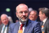 Μάνφρεντ Βέμπερ: "Τον τόνο στην AfD τον δίνουν οι νεοναζί"