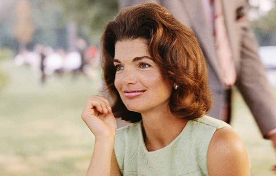 Ενας άγνωστος έρωτας αποκαλύπτεται στο νέο βιβλίο για την Τζάκι Κένεντι Ωνάση