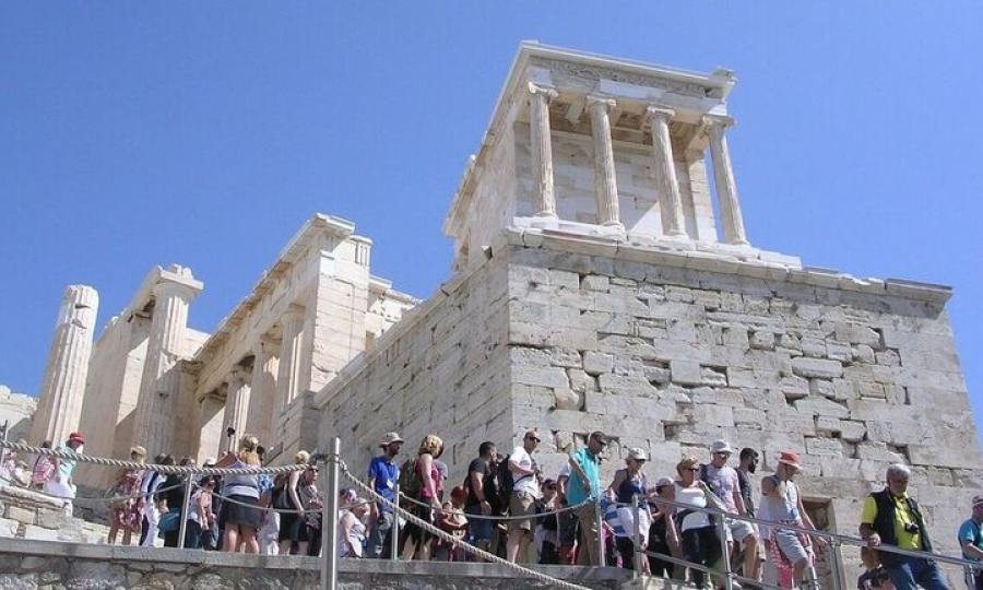 Υπ. Τουρισμού: Ξεκινάει η υποβολή αιτήσεων των υποψηφίων για τις Σχολές Ξεναγών