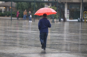 Έκτακτο δελτίο ΕΜΥ: Επιδείνωση του καιρού με βροχές, καταιγίδες και χιόνια