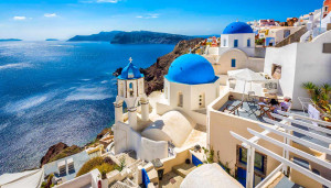 HSBC: Η ανάκαμψη του τουρισμού στην Ελλάδα θα εκτοξεύσει το ΑΕΠ το 2021-2022