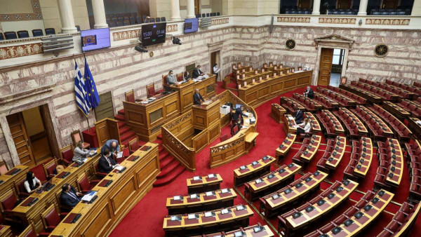 Υπερψηφίστηκε από ΝΔ, ΣΥΡΙΖΑ, ΚΙΝΑΛ το ψηφιακό πιστοποιητικό Covid-19