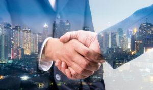 BAIN: Οι συγχωνεύσεις και εξαγορές παραμένουν ανθεκτικές παρά τις προκλήσεις