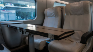 "Ξεκρέμαστοι" χιλιάδες εργαζόμενοι που μετακινούνταν με τρένα