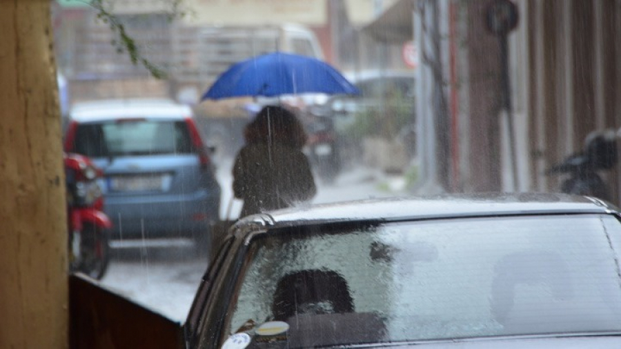 Βροχές και καταιγίδες σήμερα που θα ενταθούν τις απογευματινές ώρες