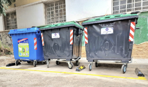 Δήμος Αθηναίων: Kίτρινοι "σηματοδότες" τοποθετούνται γύρω από τους κάδους απορριμμάτων