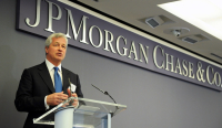 JPMorgan: Μια ανάσα από κεφαλαιοποίηση 1 τρισ. δολαρίων υπό τον Jamie Dimon