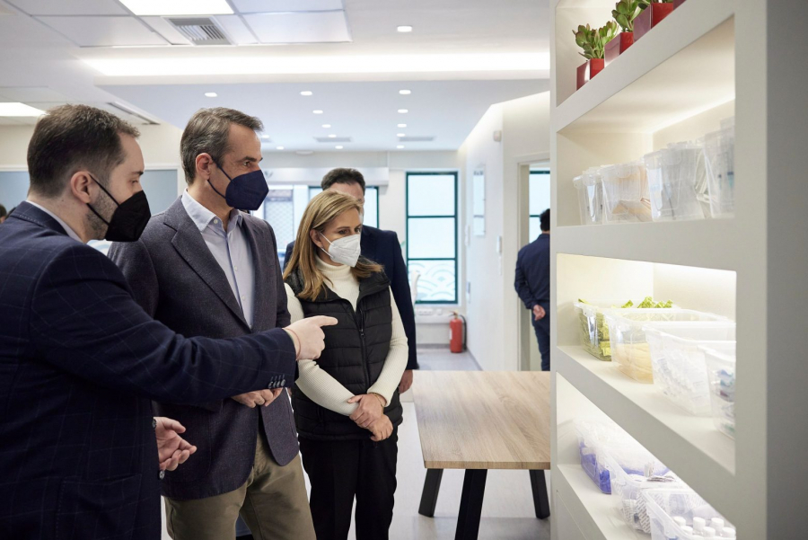 Επίσκεψη Μητσοτάκη στο «STEKI 46» του ΟΚΑΝΑ