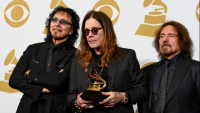 Απεβίωσε ο θρυλικός τραγουδιστής του heavy metal Όζι Όσμπορν, σε ηλικία 76 ετών