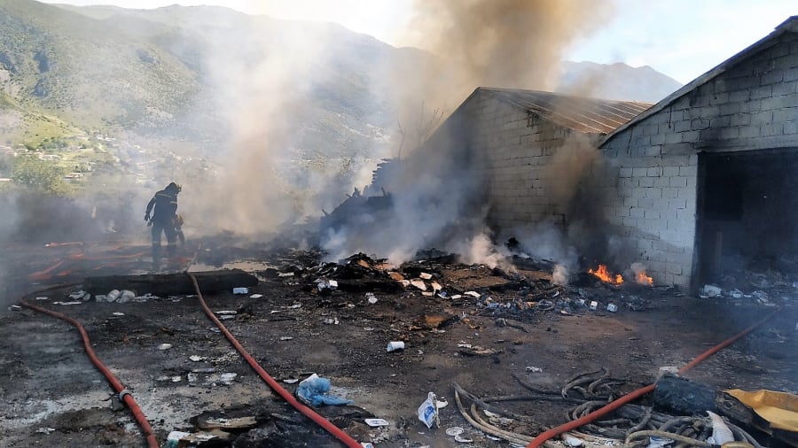 77 επιχειρήσεις με μεγάλες ή μικρότερες ζημιές από τη φωτιά στη Βαρυμπόμπη