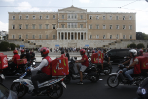 efood: Συνεχίζουν τις κινητοποιήσεις οι διανομείς