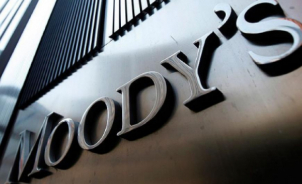 Moody’s: Μείωση του δημόσιου χρέους ως ποσοστό του ΑΕΠ το 2022