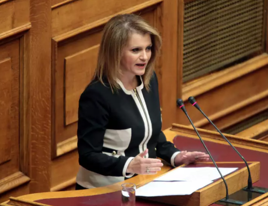 Η εκπαιδευτικός Ελένη Μακρή - Θεοδώρου, που παίρνει τη θέση του Θέμη Χειμάρα