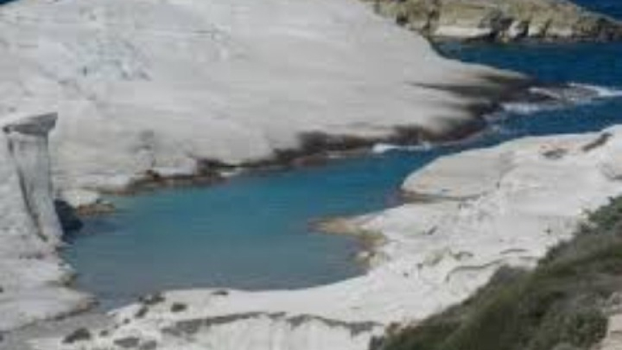 ΥΠΕΝ: Διευκρινίσεις σχετικά με το Σαρακήνικο της Μήλου