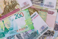 Το ρούβλι πέφτει σχεδόν 30% μετά τις νέες κυρώσεις κατά της Ρωσίας