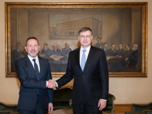 Συνάντηση Στουρνάρα - Ντομπρόφσκις: Στο επίκεντρο η ευρωπαϊκή και η ελληνική οικονομία