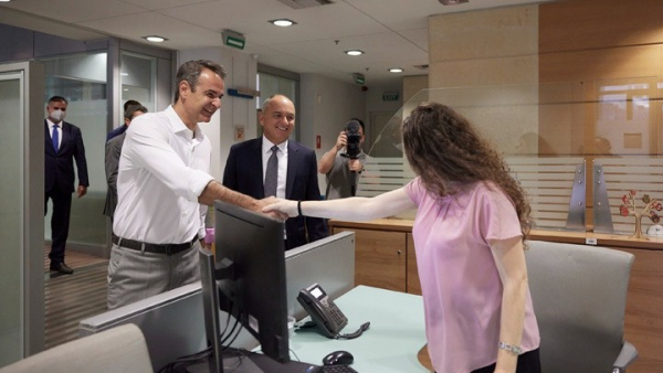 Μητσοτάκης: "Σημαντική κατάκτηση για τους εργαζόμενους" η ψηφιακή κάρτα εργασίας