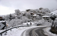 Χιονίζει σε Βόλο και Πήλιο - Κλειστά σήμερα σχολεία και δικαστήρια - Με αλυσίδες η κυκλοφορία οχημάτων