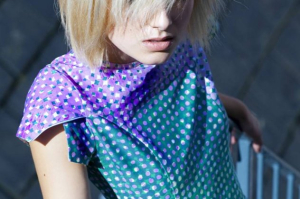 Εργαστήριο στο Χονγκ Κονγκ έφτιαξε ύφασμα που αλλάζει χρώματα με τη χρήση της τεχνητής νοημοσύνης