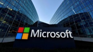 Microsoft: Eξοικονόμηση εκατομμυρίων μέσω AI, ενώ συνεχίζει απολύσεις χιλιάδων εργαζομένων