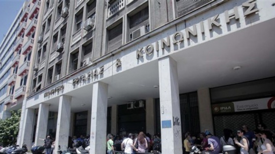 Υπ.Εργασίας: Αυτοψία για το θανατηφόρο εργατικό ατύχημα στο Πειραιά - Αντιδράσεις