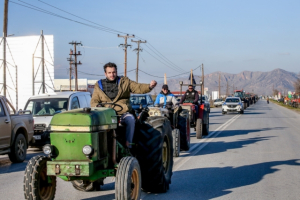 Αγρότες: Τετράωρος αποκλεισμός στα σύνορα της Νίκης μόνο για τα φορτηγά αυτοκίνητα
