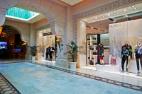 Retailer ένδυσης από το Nτουμπάι ετοιμάζεται για την Μύκονο