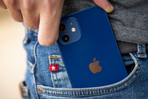 Γαλλία: H Apple λύνει το πρόβλημα με το iPhone 12