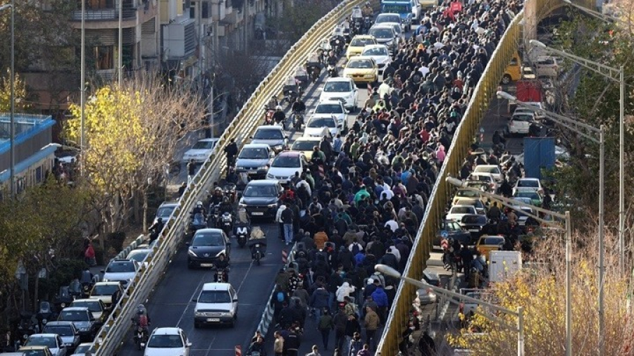 Με αντιδιαδηλώσεις απαντά το ιρανικό καθεστώς - Για εκατοντάδες έως χιλιάδες νεκρούς μιλούν ανθρωπιστικές οργανώσεις