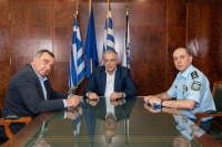 Θεοδωρικάκος: 50% επιπλέον αστυνομικοί υπηρετούν φέτος το καλοκαίρι στην Σαντορίνη