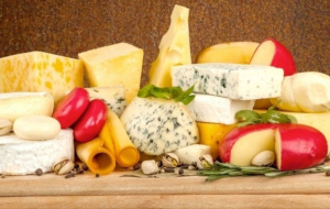 Deca: Φέρνει η Leader το τυρί – Εξαγορά της «Ελληνικές Φάρμες»