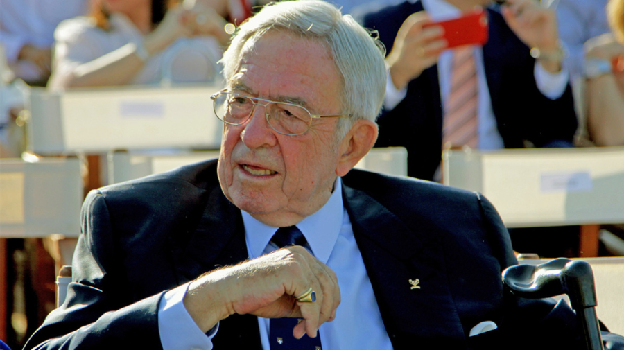 Ολοκληρώθηκε η εξόδιος ακολουθία για τον τέως βασιλιά Κωνσταντίνο