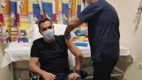 Τσίπρας: Έκανε την τρίτη δόση του εμβολίου