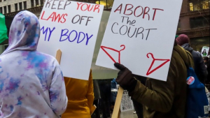 ΗΠΑ: Διαδήλωση για το δικαίωμα στην άμβλωση - «Επίθεση εναντίον της ελευθερίας», λέει η Κ. Χάρις